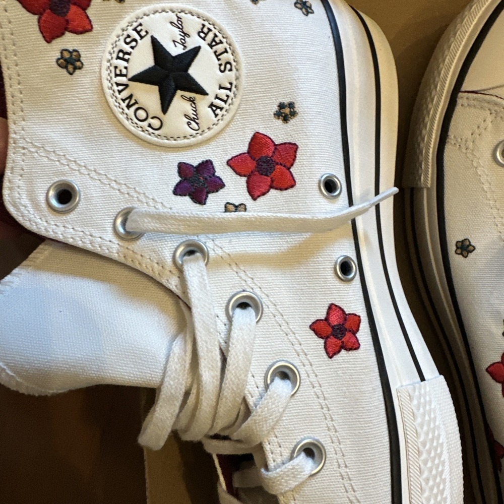 Converse Chuck Taylor All Star Platform Embroidered Flowers High Tops Womens 8.5 - Picture 3 of 7